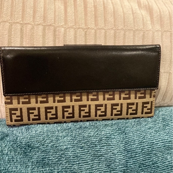 Authentic Fendi Vintage Zucca Donna Wallet in Beige - Picture 3 of 11